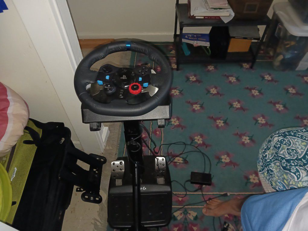 Logitech G29 Driving Racing Wheel & Playseat Alcantara for Sale in Brooklyn, NY -