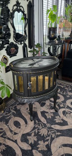 Gorgeous🐉Gothic/ Eclectic Queen Anne Curio Cabinet/Bar
W/ Serving Tray