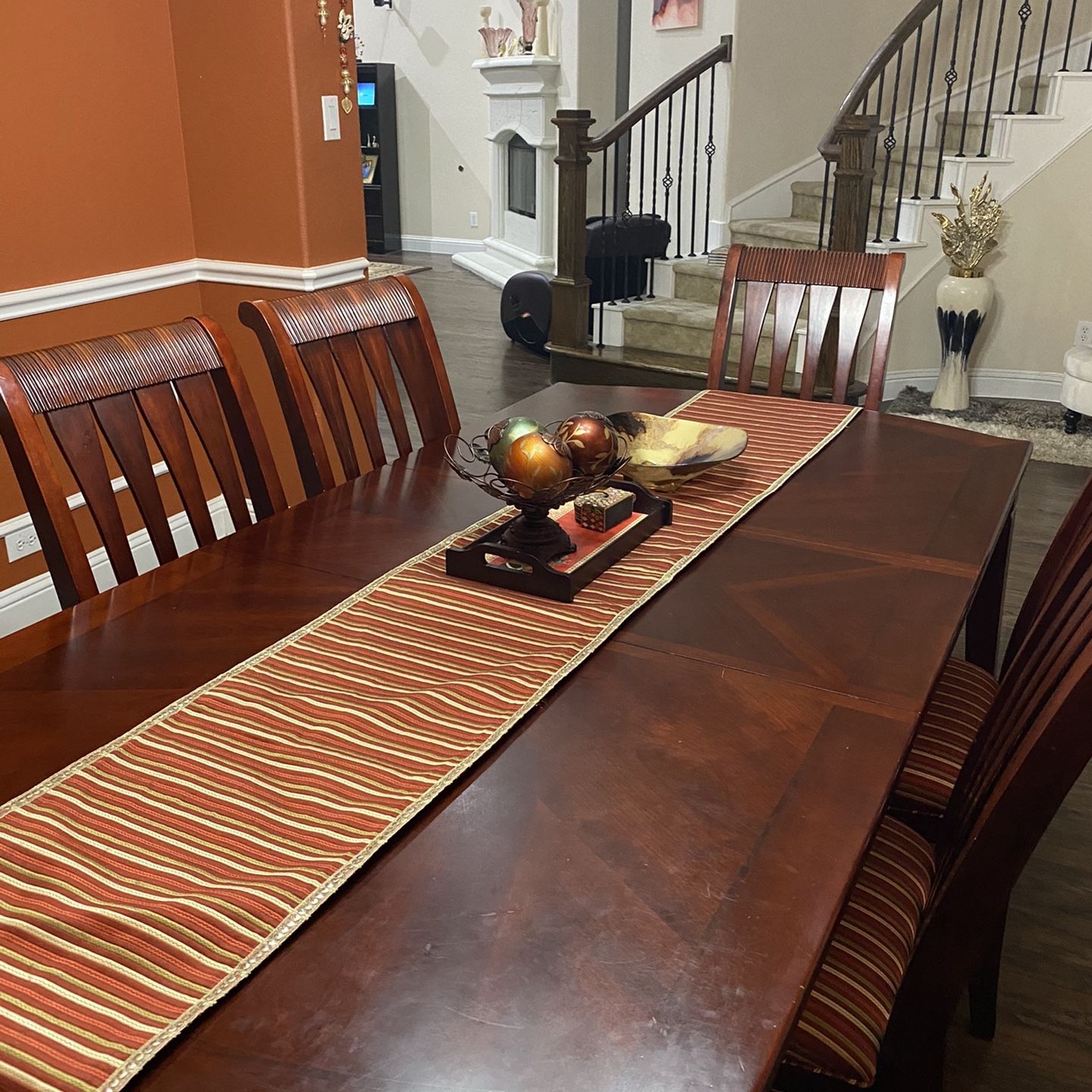 Elegant 6 Seater Dining Table , Custom Beautiful Chair Cover And Matching Runner 