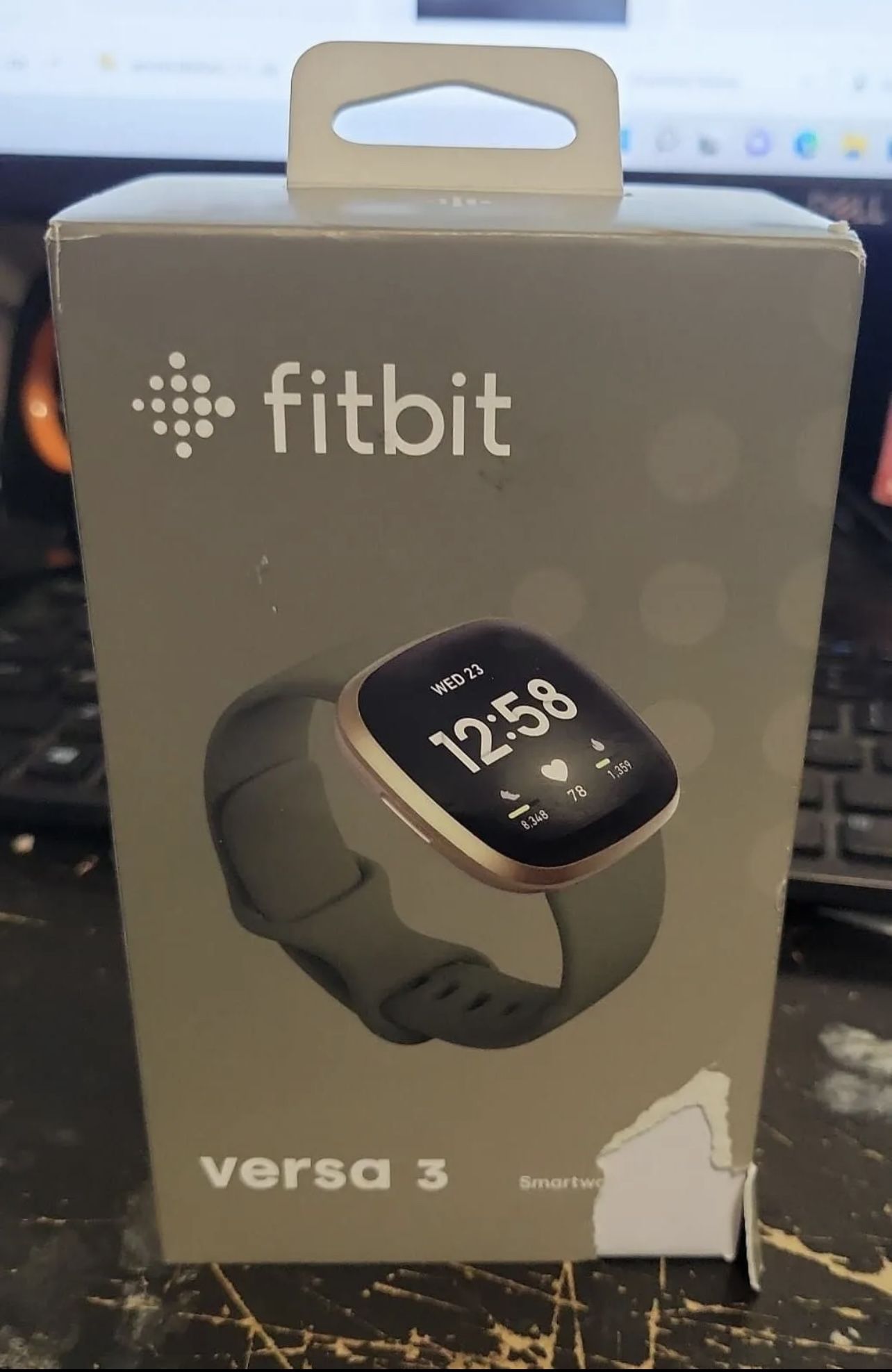 Fitbit Versa 3 Smartwatch+GPS Heart Rate Soft Gold Case Olive Green