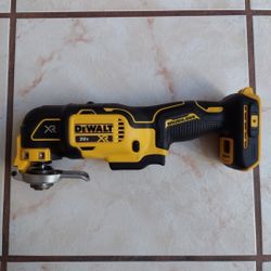New Dewalt XR 3-Speeds  Oscillating Multi Tool 20v  - Tool Only. 