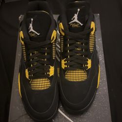 Jordan 4 Thunder 