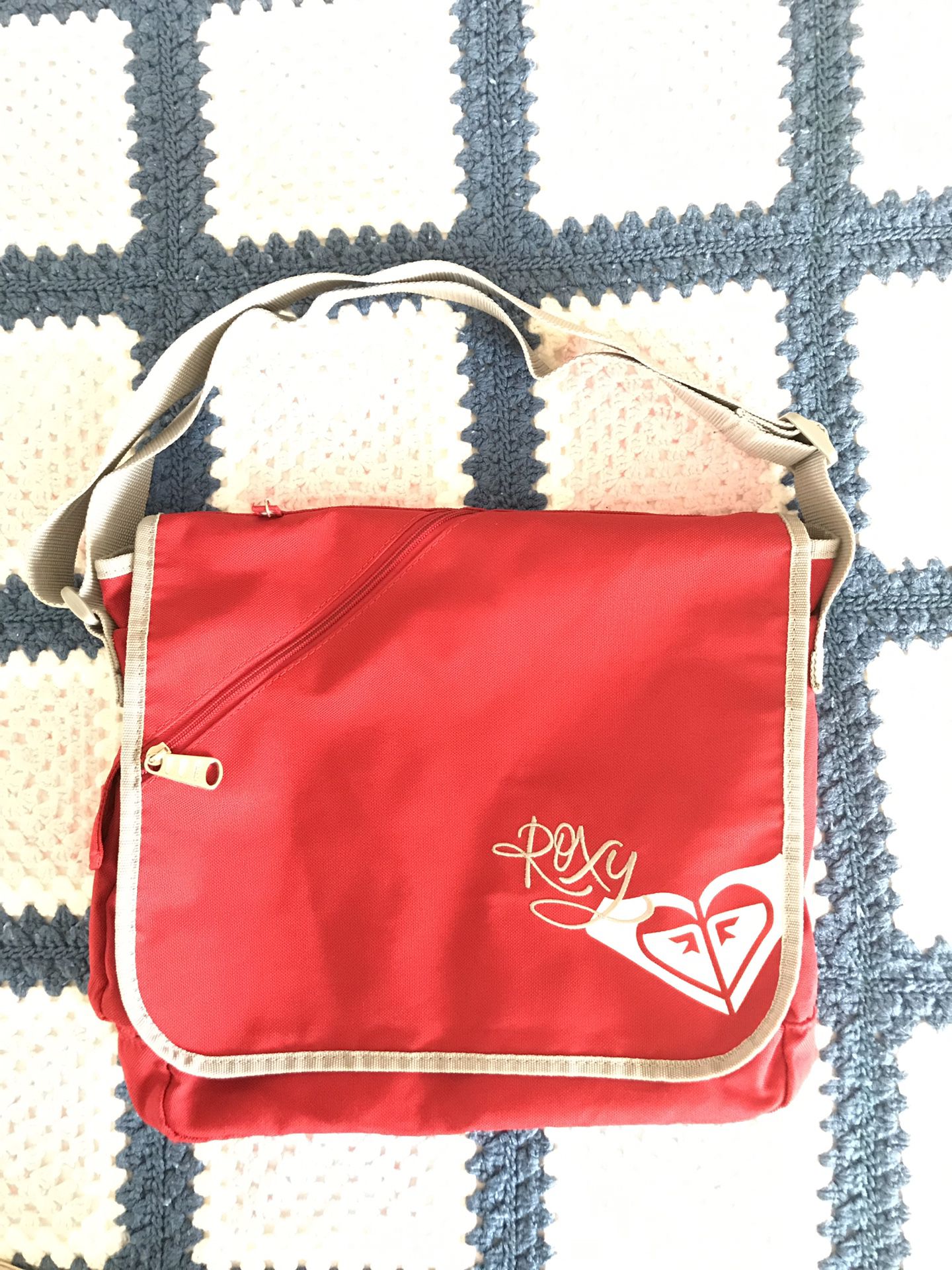 Roxy messenger bag