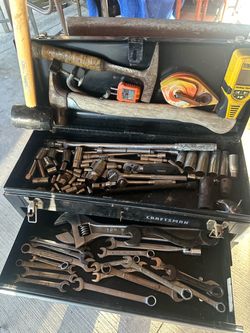 Craftsman Tool chest with tools in it