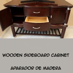 WOODEN SIDEBOARD CABINET