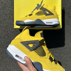 Jordan 4 Retro Lightning (2021)