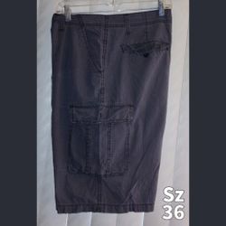MENS GRAY CARGO SHORTS SIZE 36 (READ)