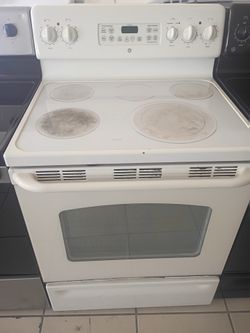 GE GLASS TOP STOVE WHITE