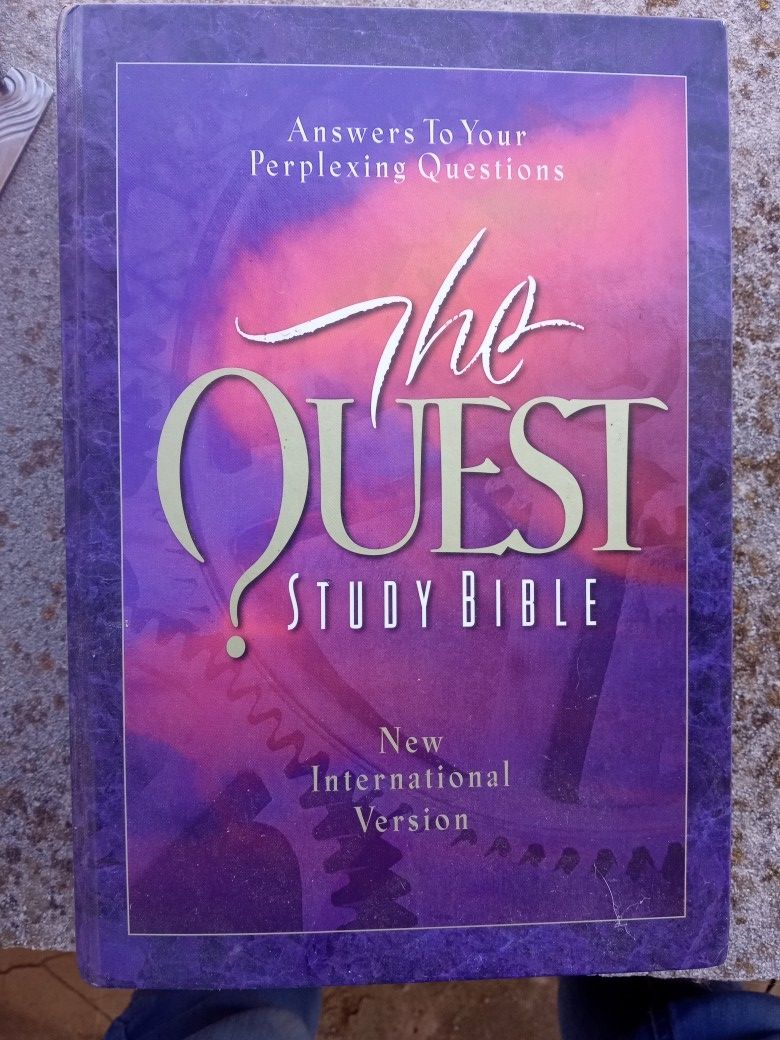 The Quest Study Bible - Hardback