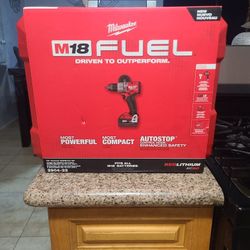 Milwaukee M18 Drill With 2-5ah Batteries And Charger 