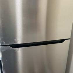 Insignia Refrigerator (not cooling)