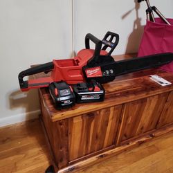 Milwaukee 16" Chainsaw 18v 2 Batteries