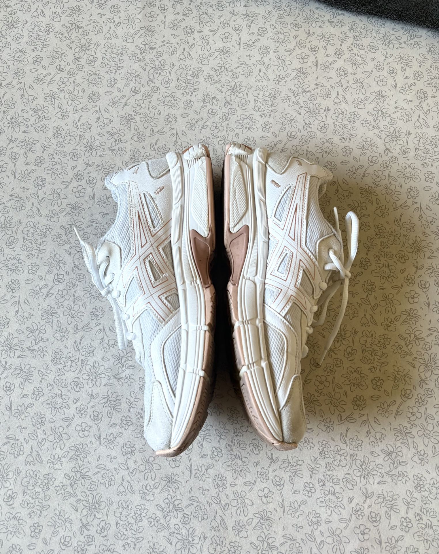 WOMENS ASICS GEL-JOG MC WHITE 8.5