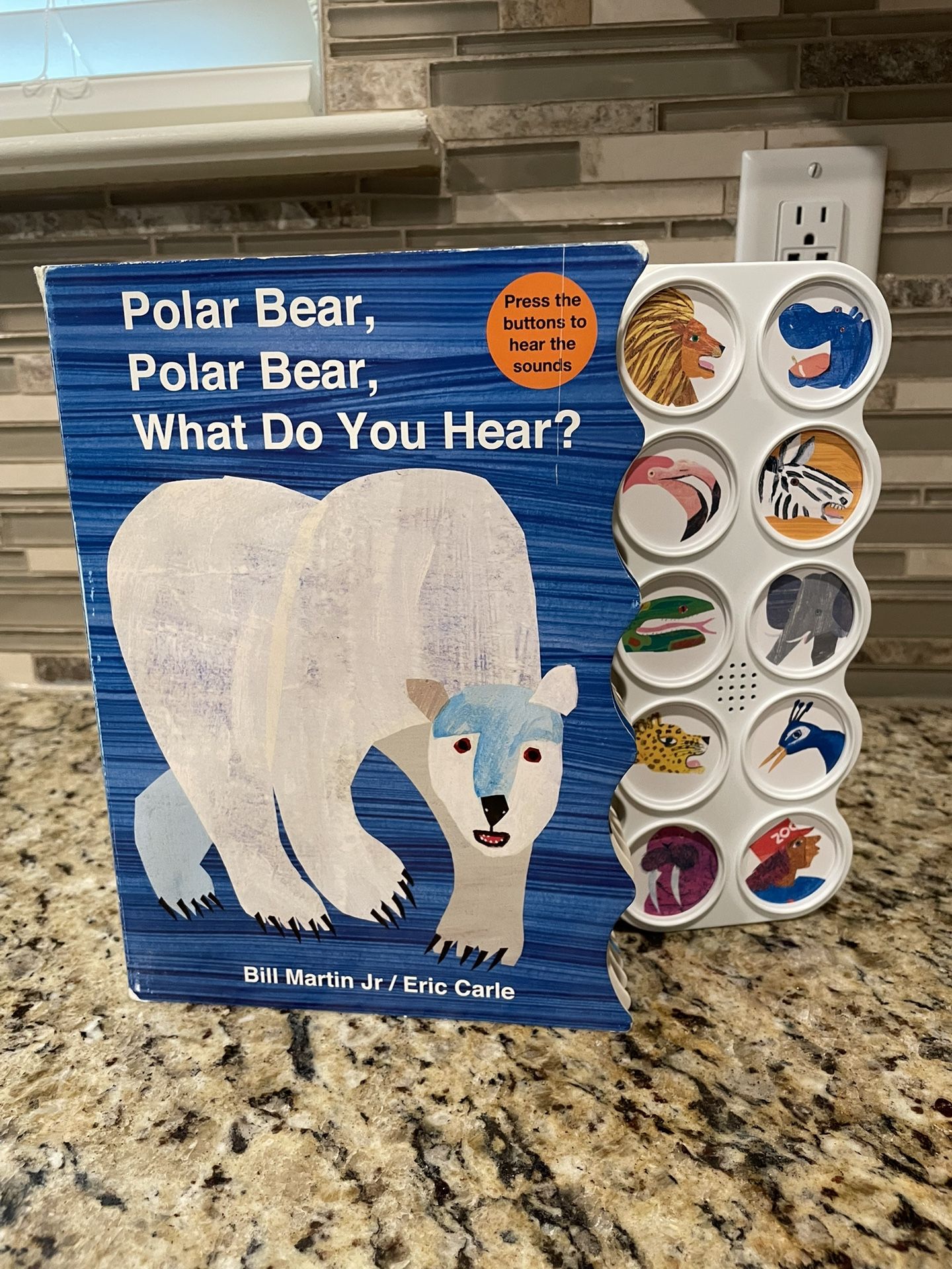 Polar Bear, Polar Bear What Do You Hear? sound book (Brown Bear and Friends)