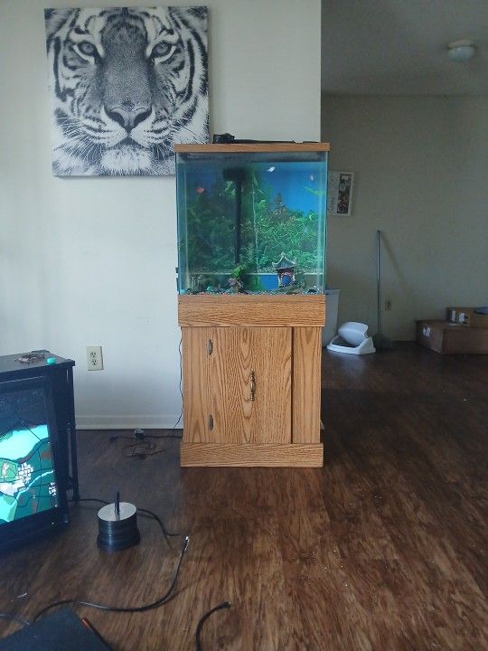 Fish Tank..fish Included Plus Lights