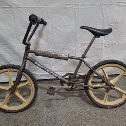 1970's Huffy Pro Thunder BMX bike