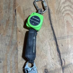 Yoyo/retractable 