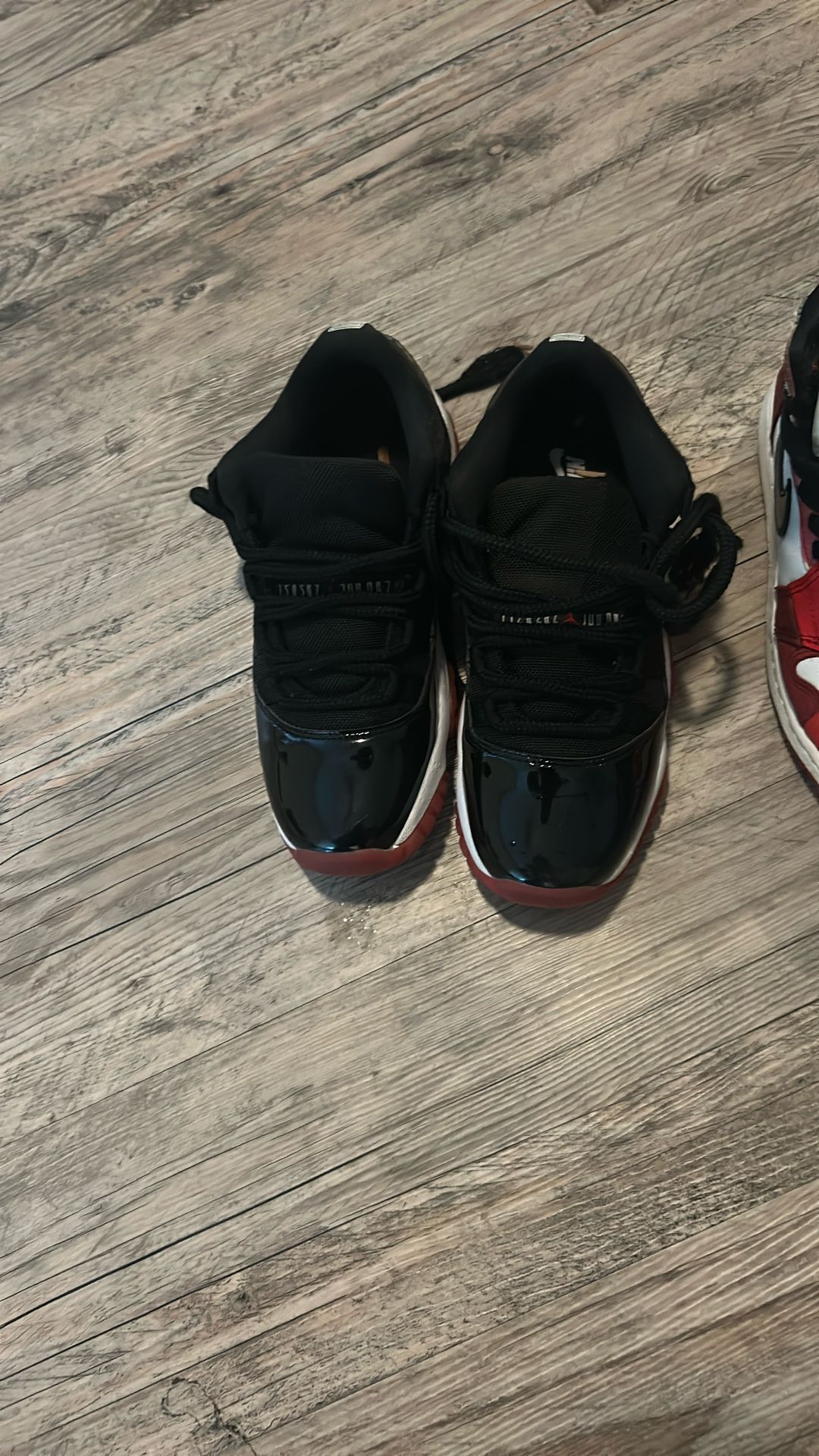 Retro Jordan Bred/ Retro Jordan 1