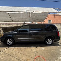 2014 Chrysler Town & Country NO ENGINE