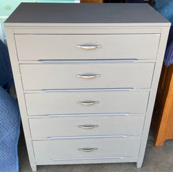 5 Drawer Solid Wood Vintage Mid Century Dresser Chest of Drawers