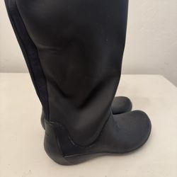 Crocs Women’s Rain Boots Size 8