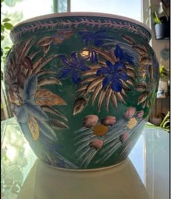Vintage fish bowl pot