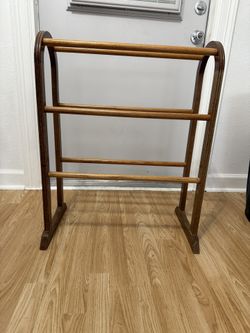 Vintage Wooden Quilt Rack Stand - Blanket Bedspread Storage Display