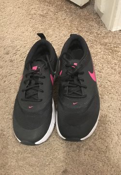 Girls Size 1.5 Black & Pink Nike Air Max