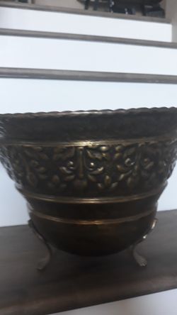 Metal detailed pot