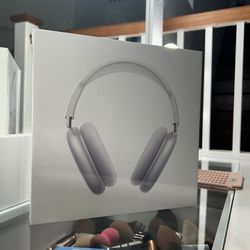 NEW!! White Apple Headphones 🎧  (SEND OFFERS)