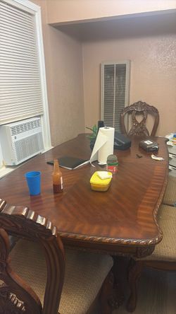Table with 6 chairs