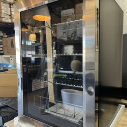 EdgeStar 17 Inch Wide 80 Can Capacity Extreme Cool Beverage Center Model: BWC91SS | @ 16947 D Street.  Victorville 