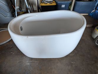 Stand alone tub