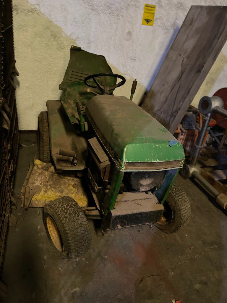 John Deere Lawn Mower Tractor 