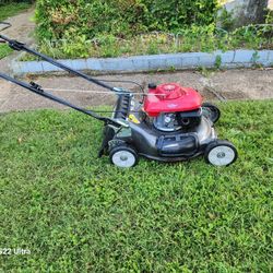 Honda Harmony Self Propelled Lawnmower 