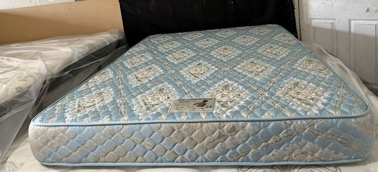 Full Size Mattress (Colchón Full Size)