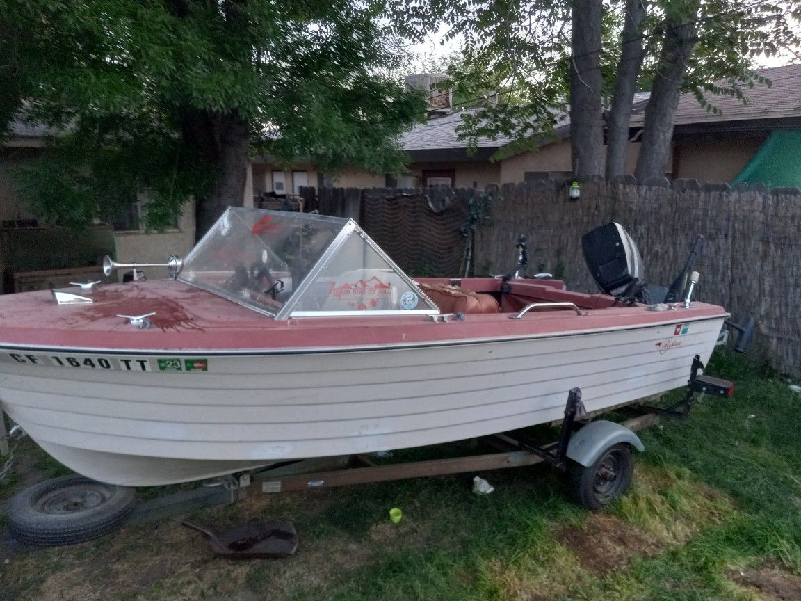 1969 Crestliner  Fishing Boat 