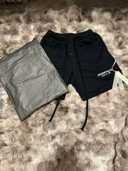 Fear of God Essentials Shorts 🖤 Black colorway 📏 Size M 🏷️ Brand new with tags 📦 Fast shipping