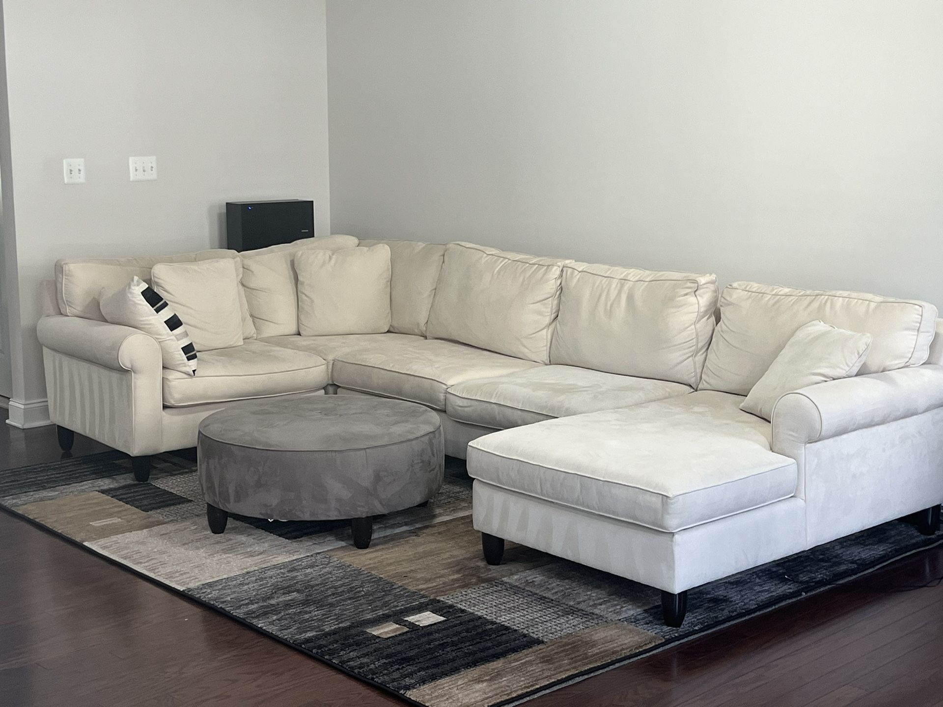 Tan Sectional W/ Ottoman and Rug