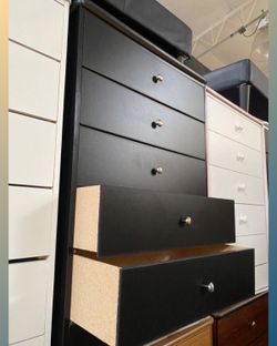 Dresser/ Five drawers dresser