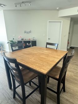 Ashley Gesthaven Counter Height Dining Set (Table + 4 Stools)