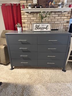 ✨✨GORGEOUS GRAY TALL AND BIG 8 DRAWER DRESSER✨✨