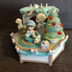 Precious Moments Home For The Holidays Music Box