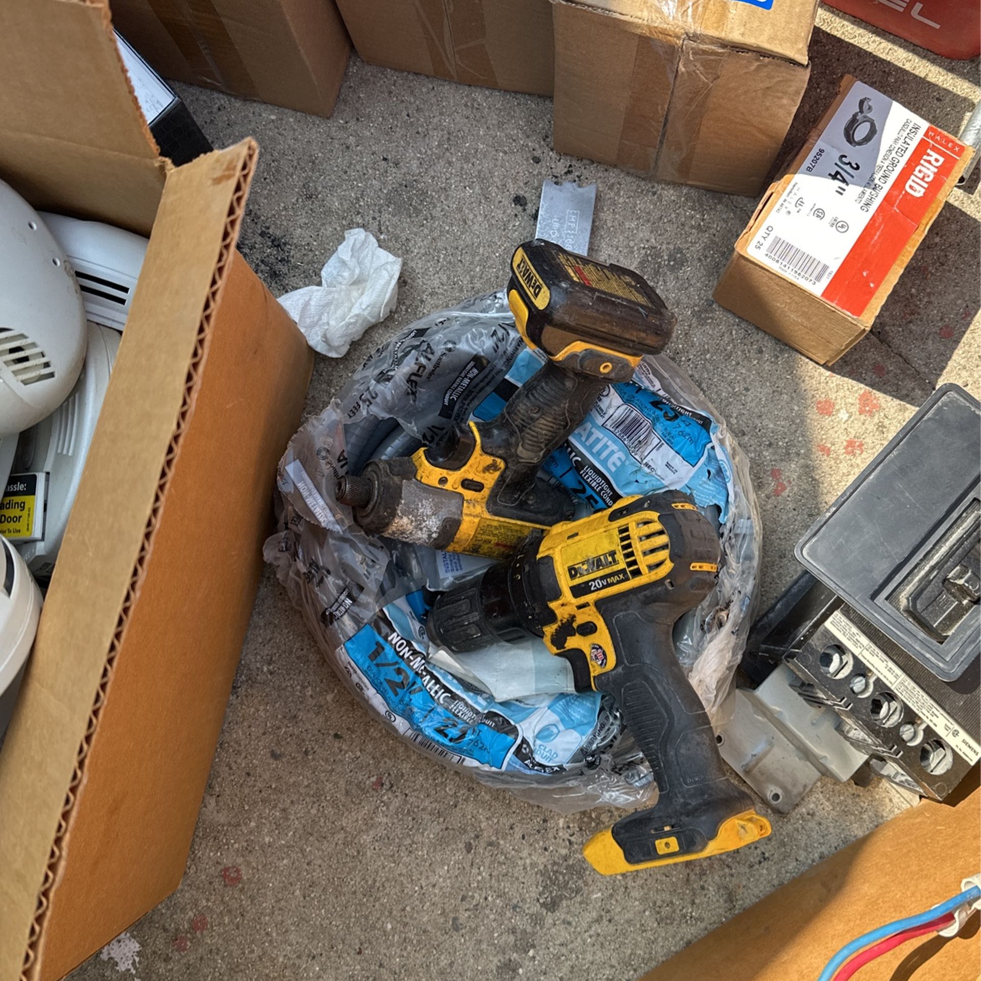 Breakers Smoke Can Reset Light industrial equipment & Tools