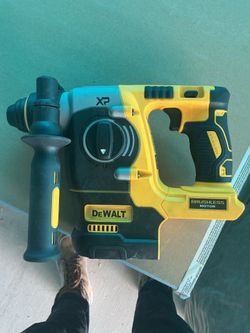 NEW DEWALT DCH273B 20V MAX XR 1” SDS Plus Rotary Hammer (Tool Only)