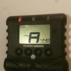 Planet Waves Universal II Chromatic Tuner. Calibration, Note, Mode and Power Button. Guitar Bass D'Addario PW-CT-09