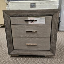 Nightstand with USB Outlet 