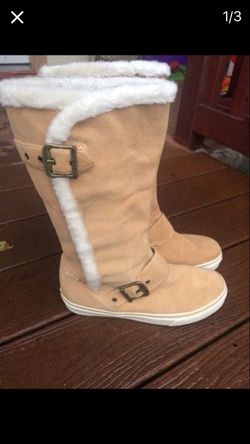 Size 9 1/2 real van boots with fur