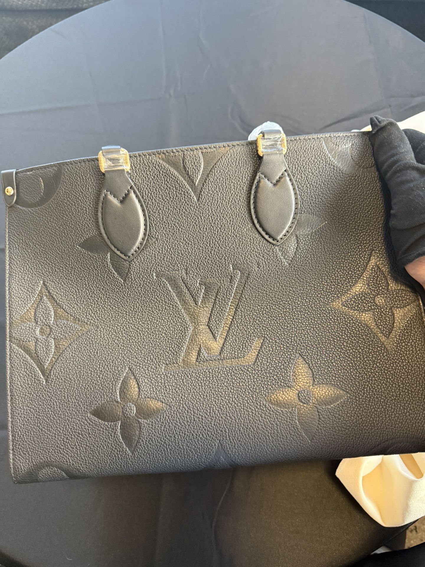 LOUIS VUITTON OTG. MM