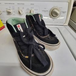 AIRWALK SHOES (SUEDE) SIZE 13 KIDS SEE DESCRIPTION